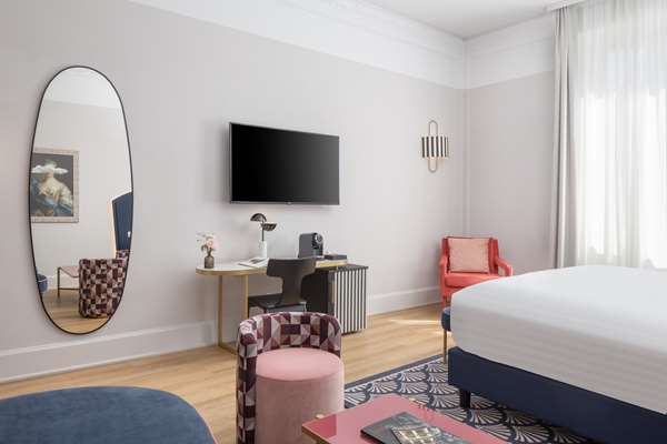 KING JUNIOR SUITE