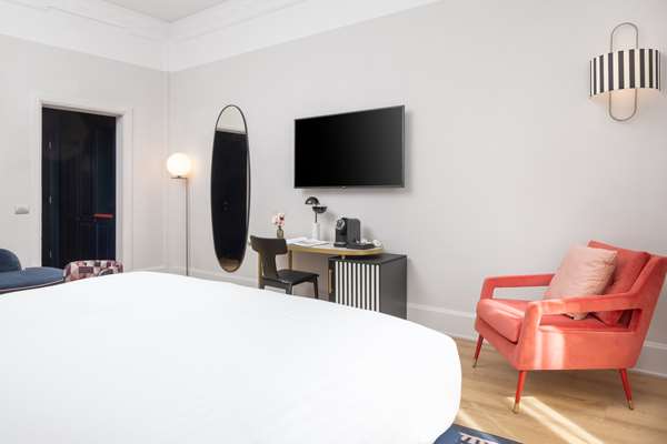 KING JUNIOR SUITE