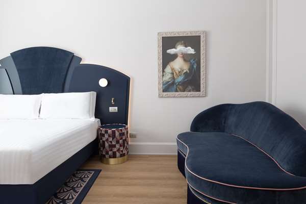 KING JUNIOR SUITE
