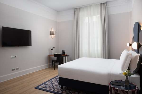 KING JUNIOR SUITE