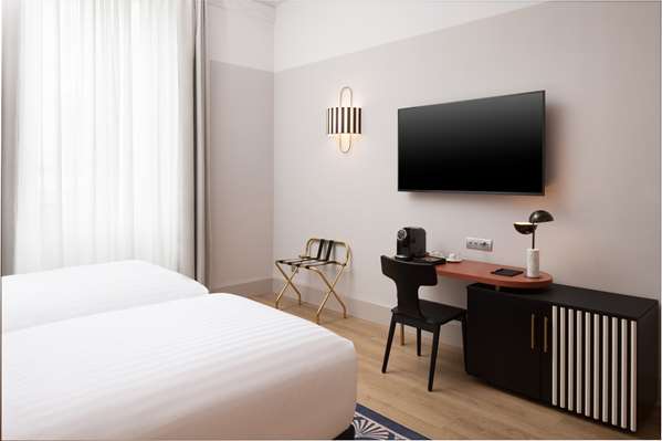 TWIN DELUXE ROOM