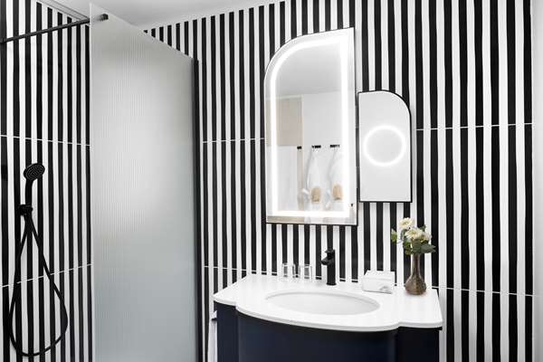KING ONE BEDROOM SUITE