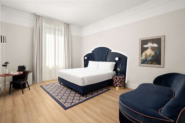 KING JUNIOR SUITE