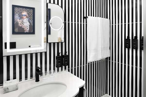 KING JUNIOR SUITE