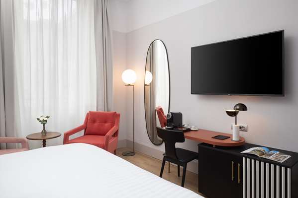 KING DELUXE ROOM