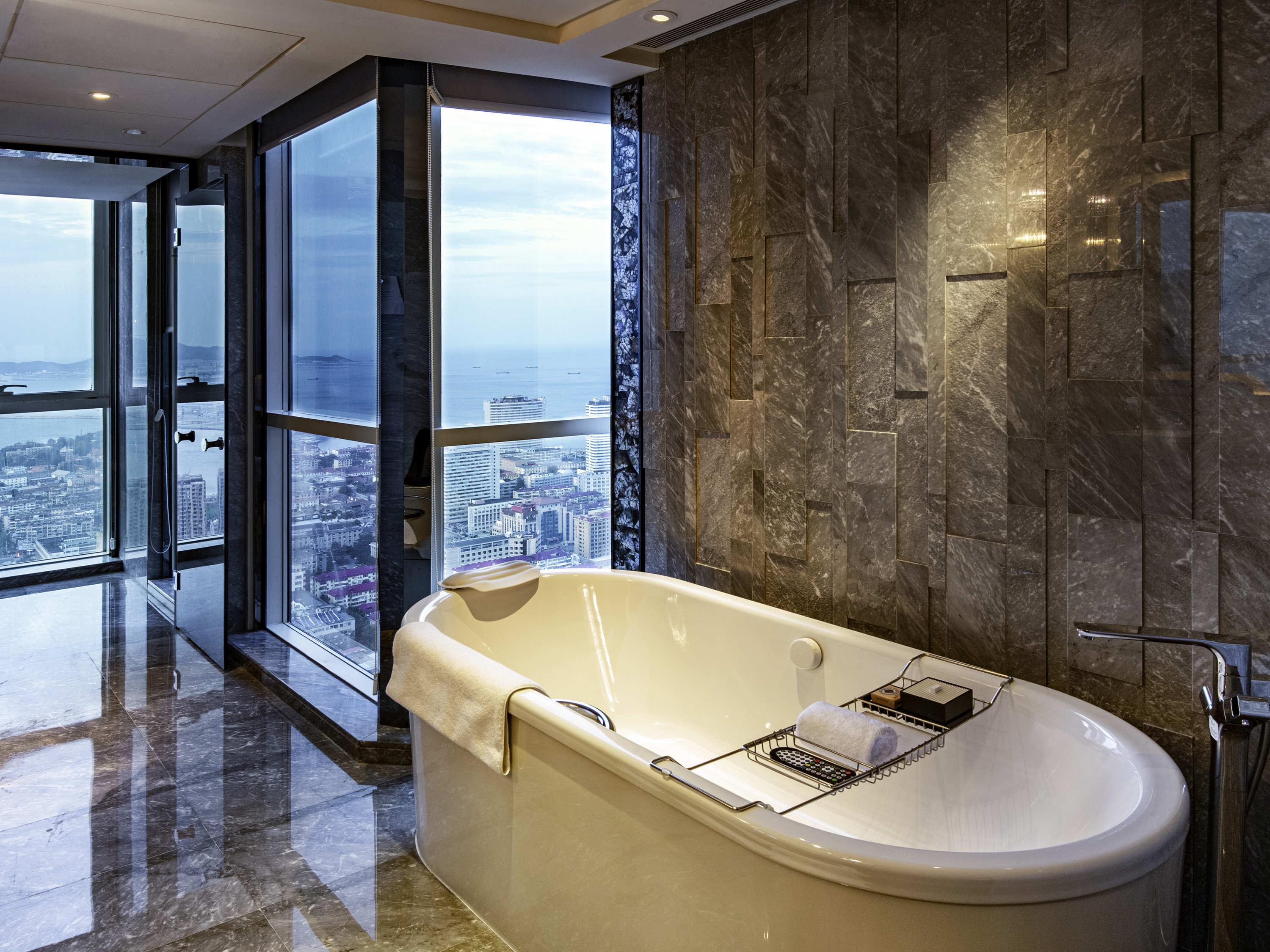 Pullman Yantai Center Room Type - PREMIUM DELUXE SUITE, One King-size Bed, and Sea View Pullman Yantai Center Room Type - PREMIUM DELUXE SUITE, One King-size Bed, and Sea View