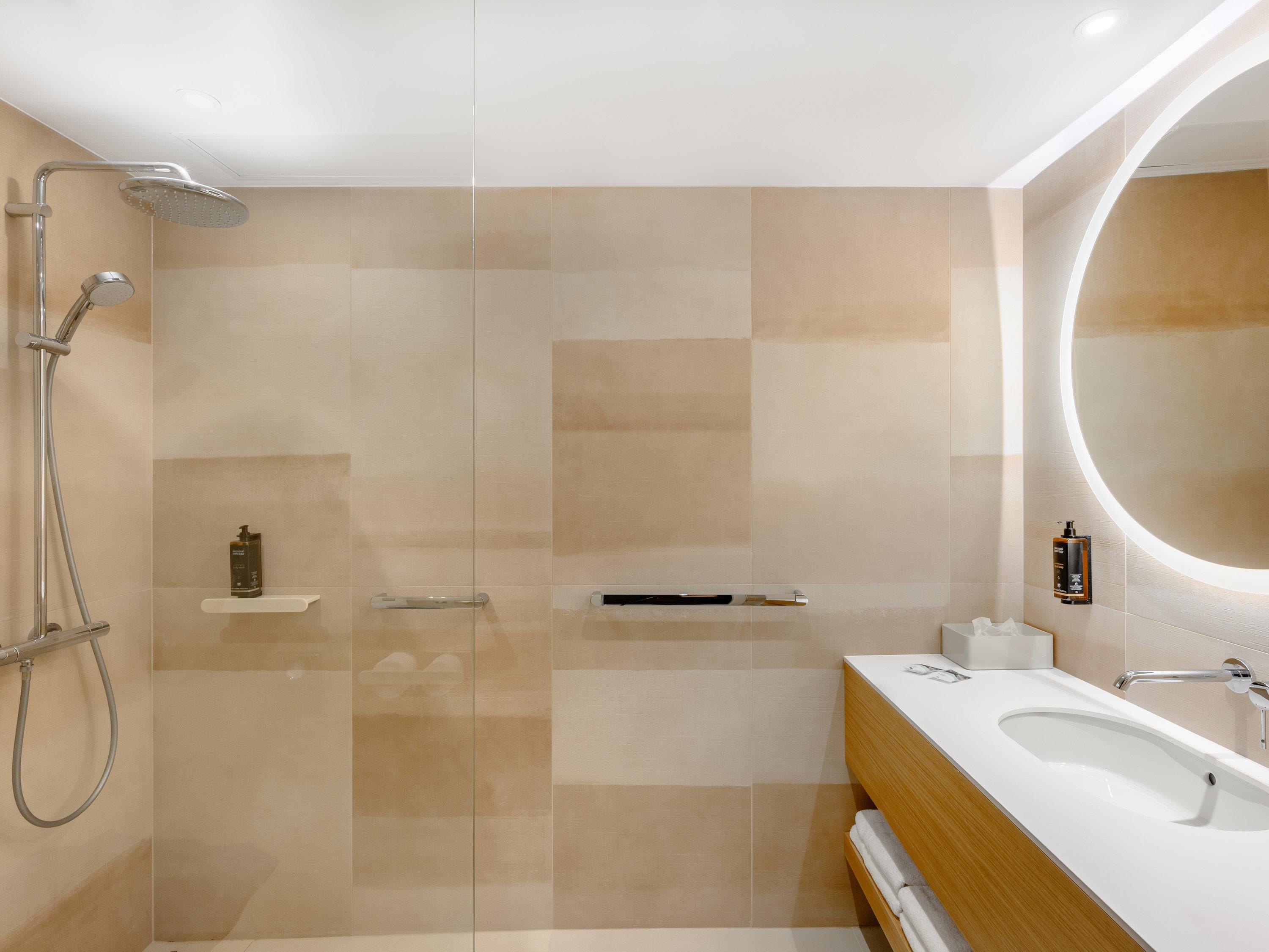 Mercure Debrecen Room Type - Privilege Room with 1 double bed and sofa bed