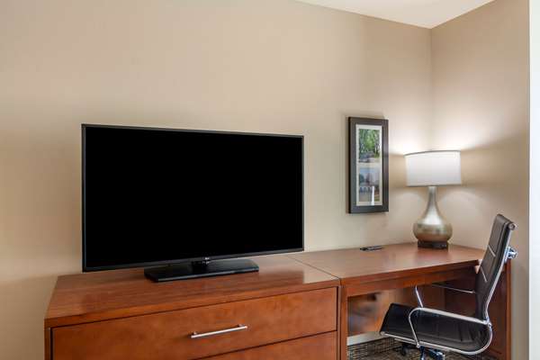  - Comfort Inn & Suites Charlottesville