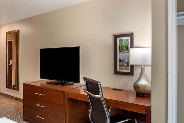  - Comfort Inn & Suites Charlottesville
