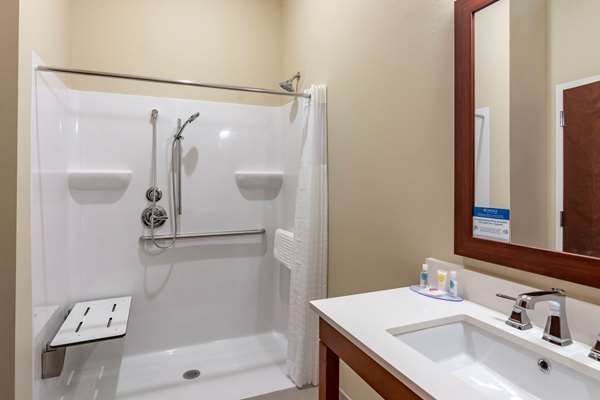  - Comfort Inn & Suites Charlottesville