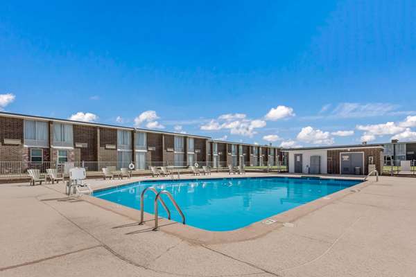 Pool - Baymont Inn Bricktown Oklahoma City - I-35 & I-40, Exit 127 & 128
