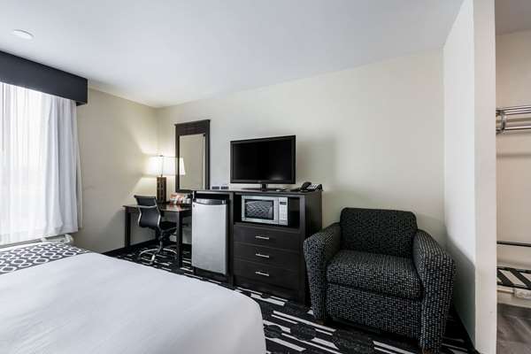  - Baymont Inn Bricktown Oklahoma City - I-35 & I-40, Exit 127 & 128