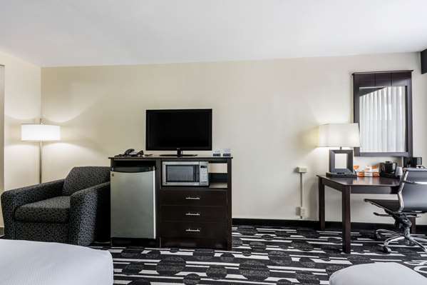  - Baymont Inn Bricktown Oklahoma City - I-35 & I-40, Exit 127 & 128