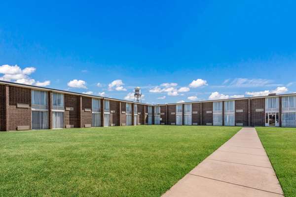 Exterior view - Baymont Inn Bricktown Oklahoma City - I-35 & I-40, Exit 127 & 128