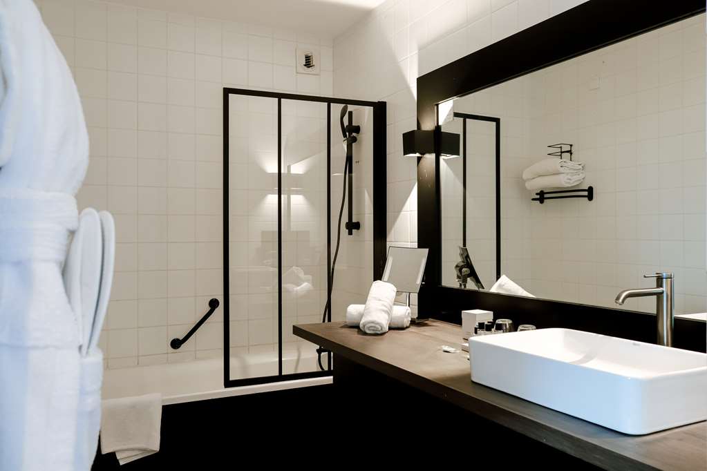 Hotel Les Jardins de Deauville-guestroom-Guest Room,Bathroom,On-Site.jpg