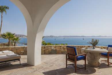 Two-Bedroom Oceanfront Premier Family Suite