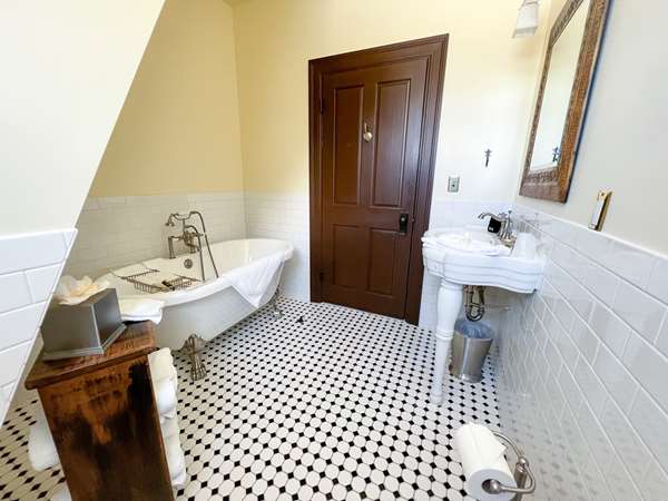  - Sheridan Inn - I-90, Exit 23