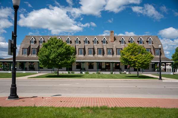 Exterior view - Sheridan Inn - I-90, Exit 23