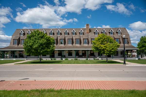 Exterior view - Sheridan Inn - I-90, Exit 23