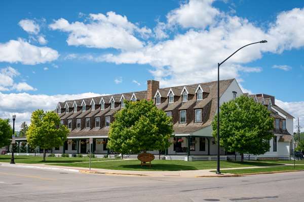 Exterior view - Sheridan Inn - I-90, Exit 23