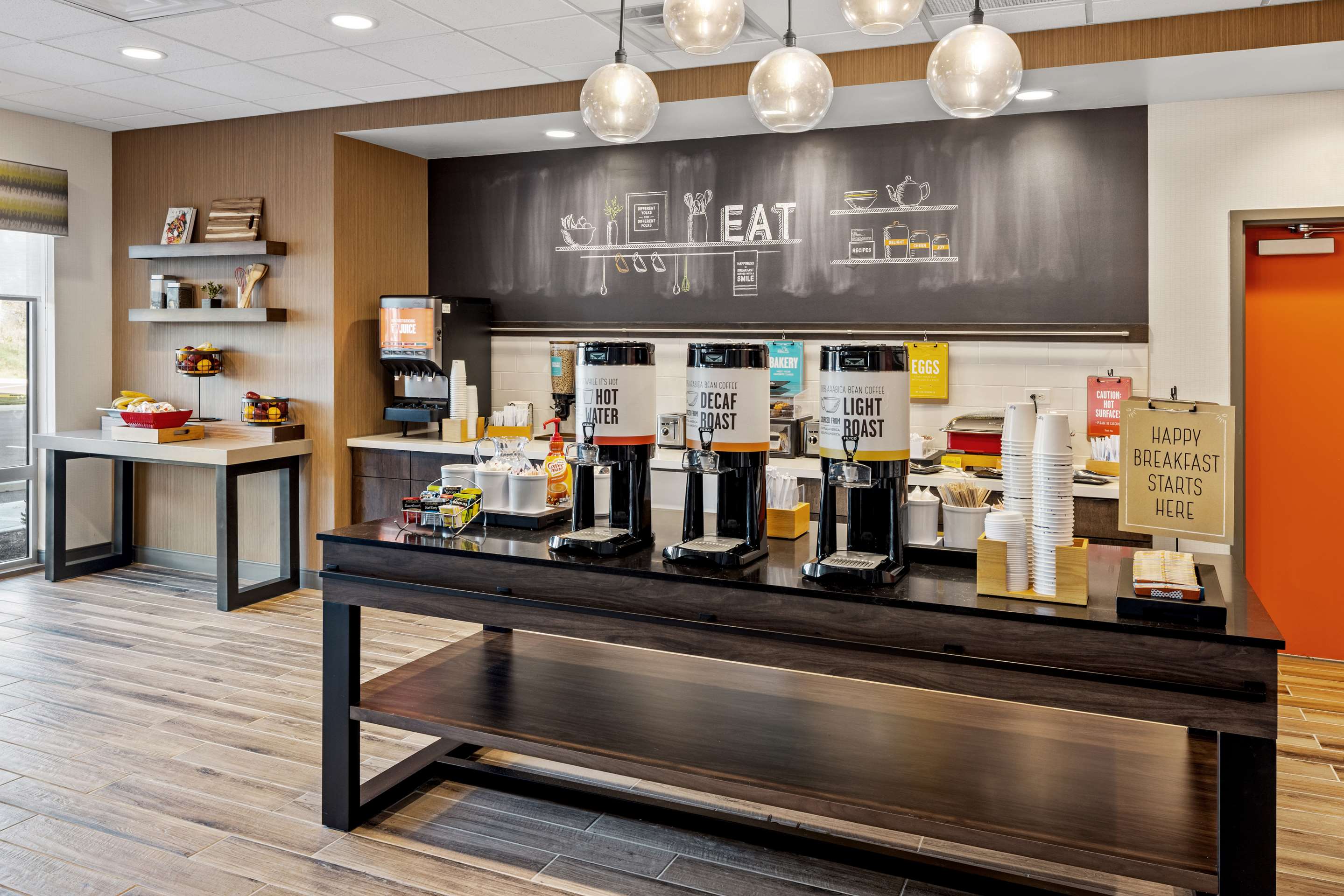 Breakfast Area | Hampton Inn & Suites Cincinnati West