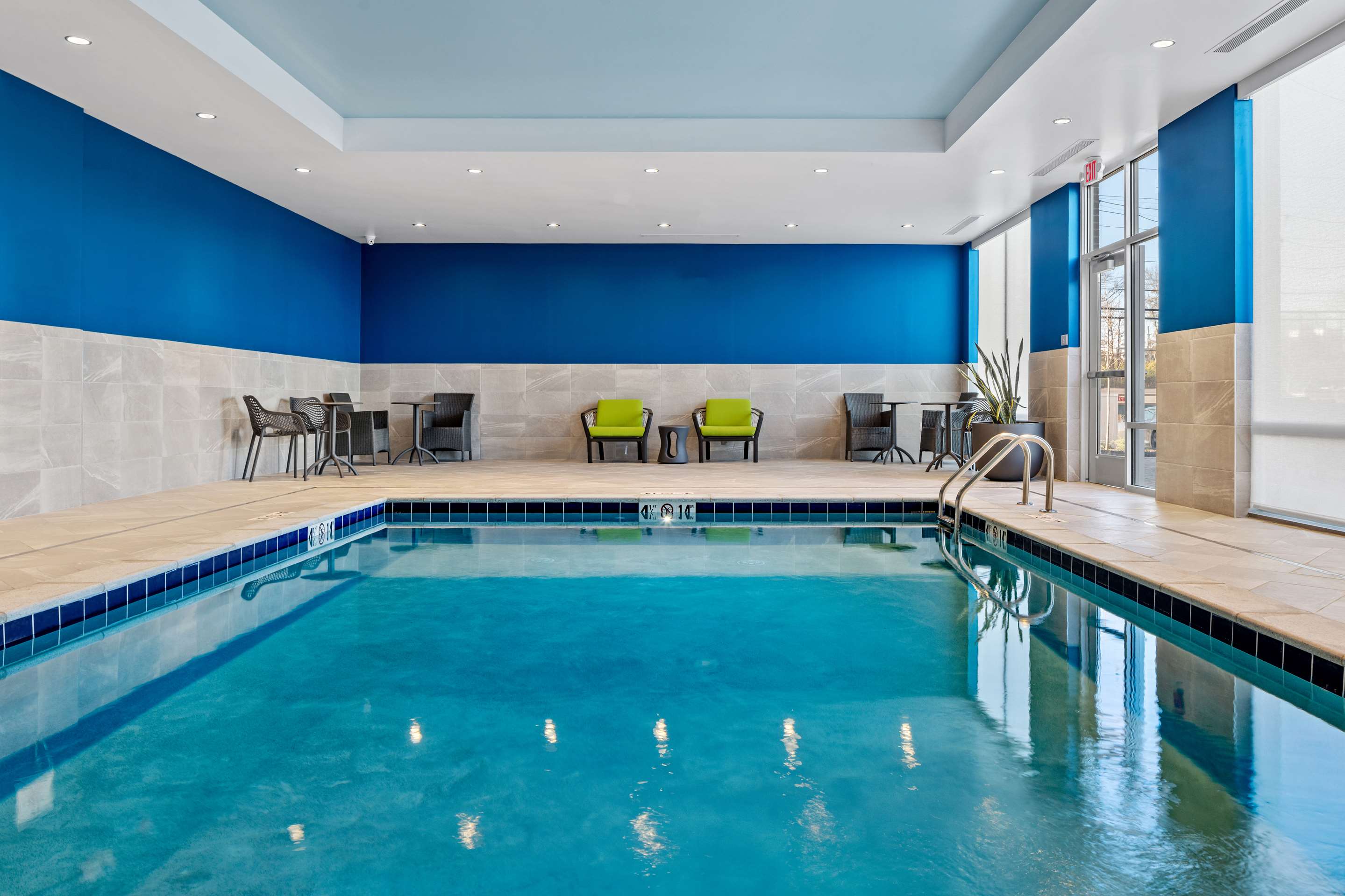 Pool | Hampton Inn & Suites Cincinnati West