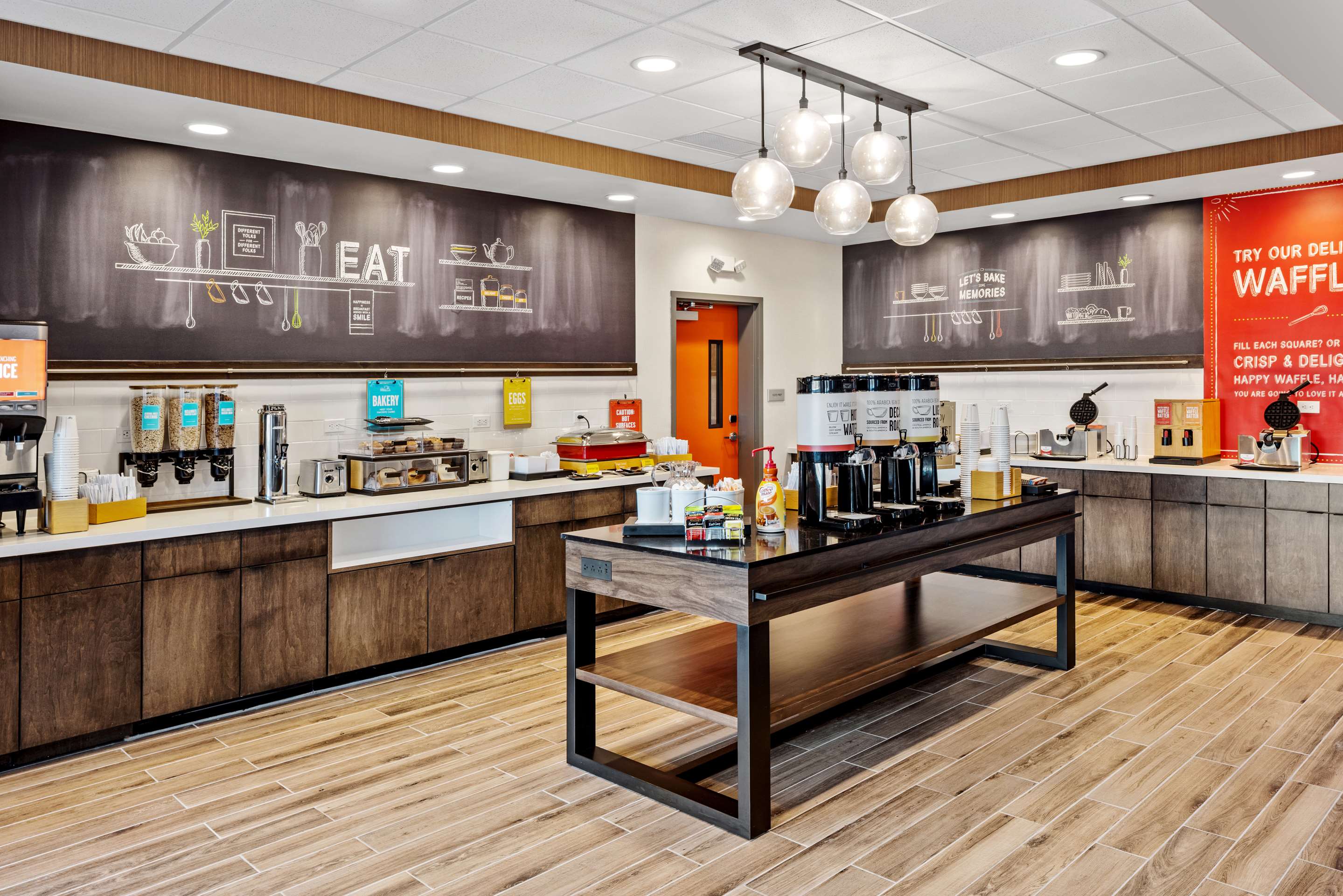 Breakfast Area | Hampton Inn & Suites Cincinnati West