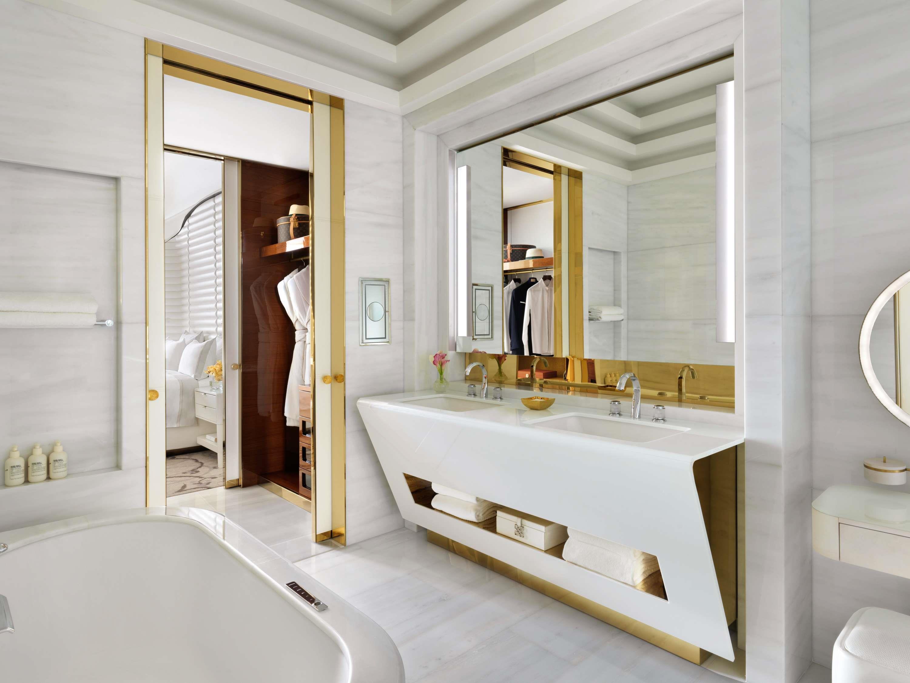 Fairmont Doha Room Type - One Bedroom Gold Suite Sea View Balcony