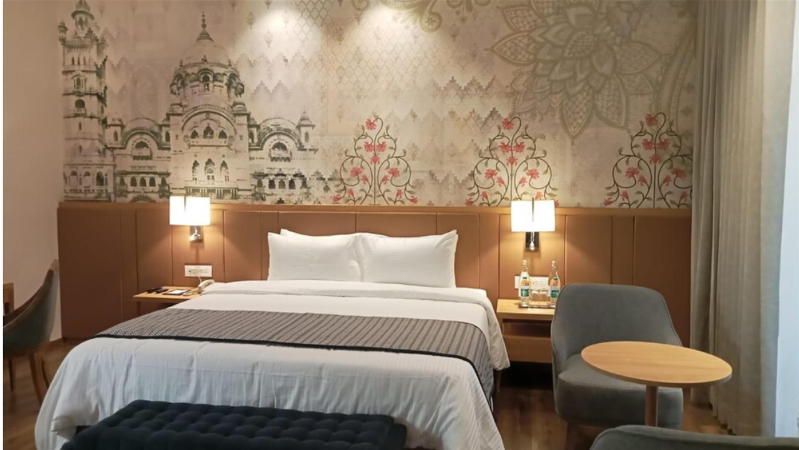 PREMIER ROOM
