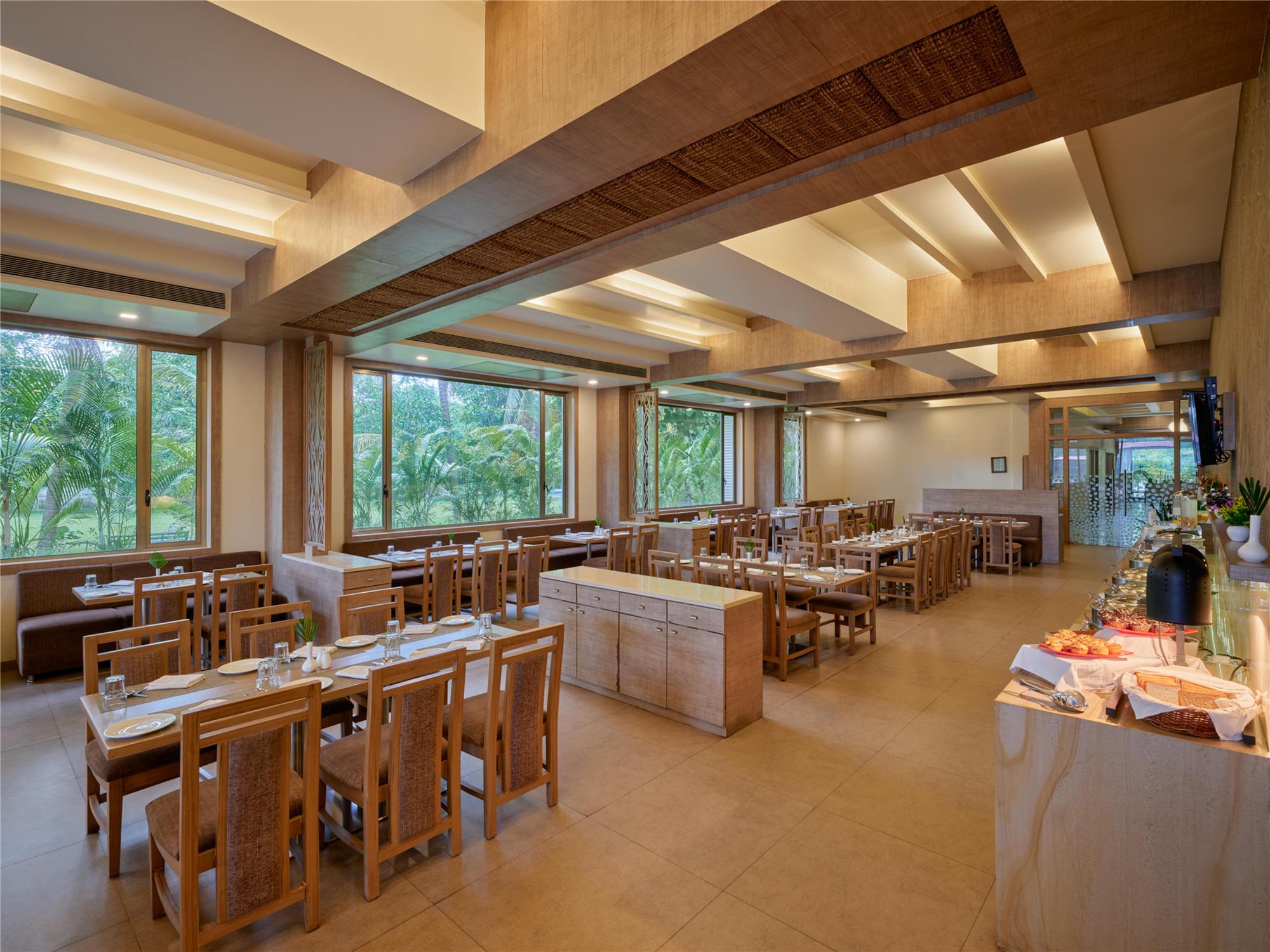 Sarovar Portico Sasangir - Restaurant A