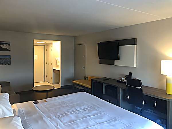  - Comfort Inn & Suites Airport Buffalo