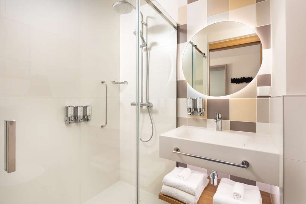 Hampton by Hilton Lodz City Center Room Type - QUEEN ACCESS RM W SOFA BED