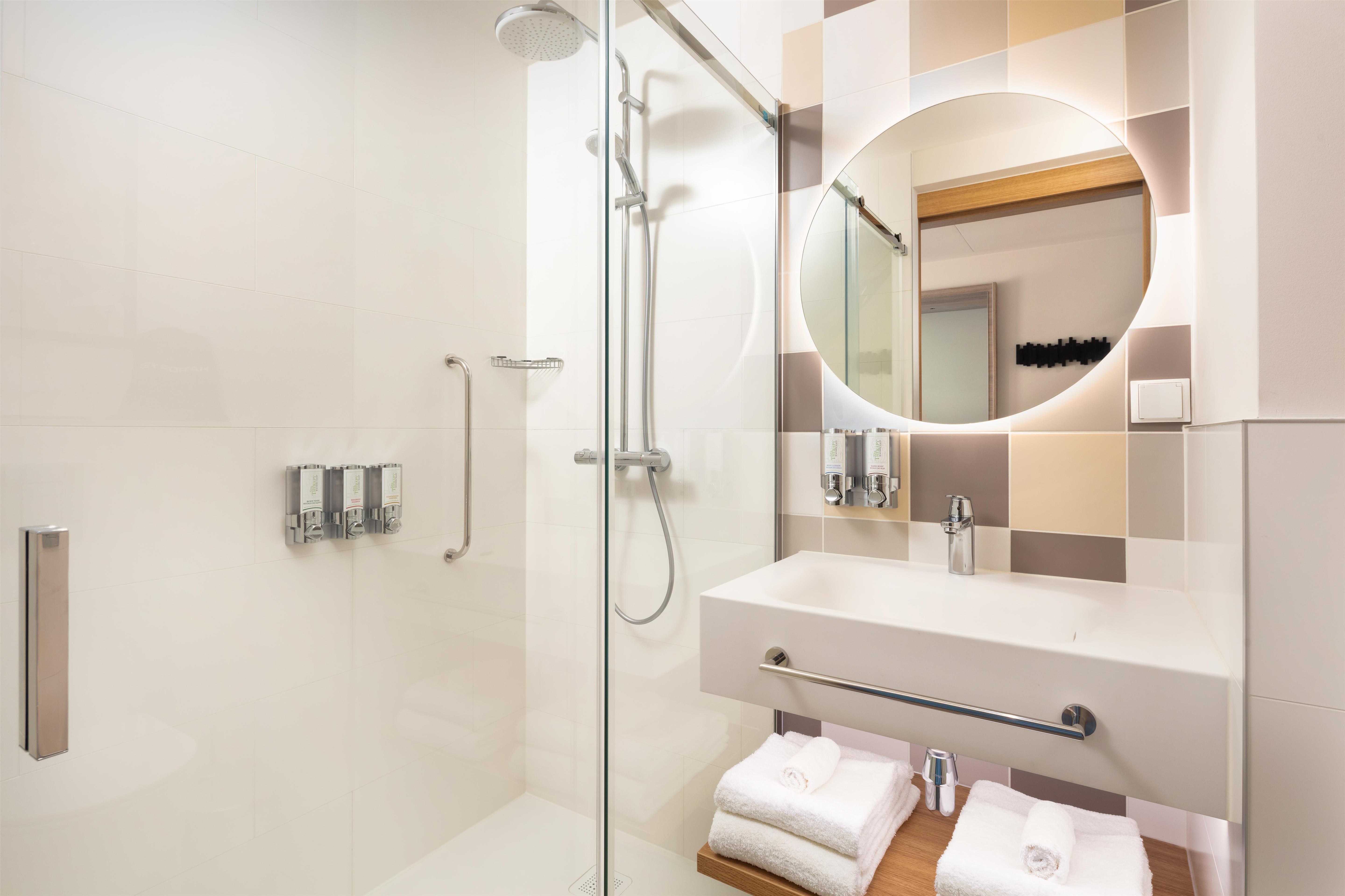 Hampton by Hilton Lodz City Center Room Type - QUEEN ACCESS RM W SOFA BED