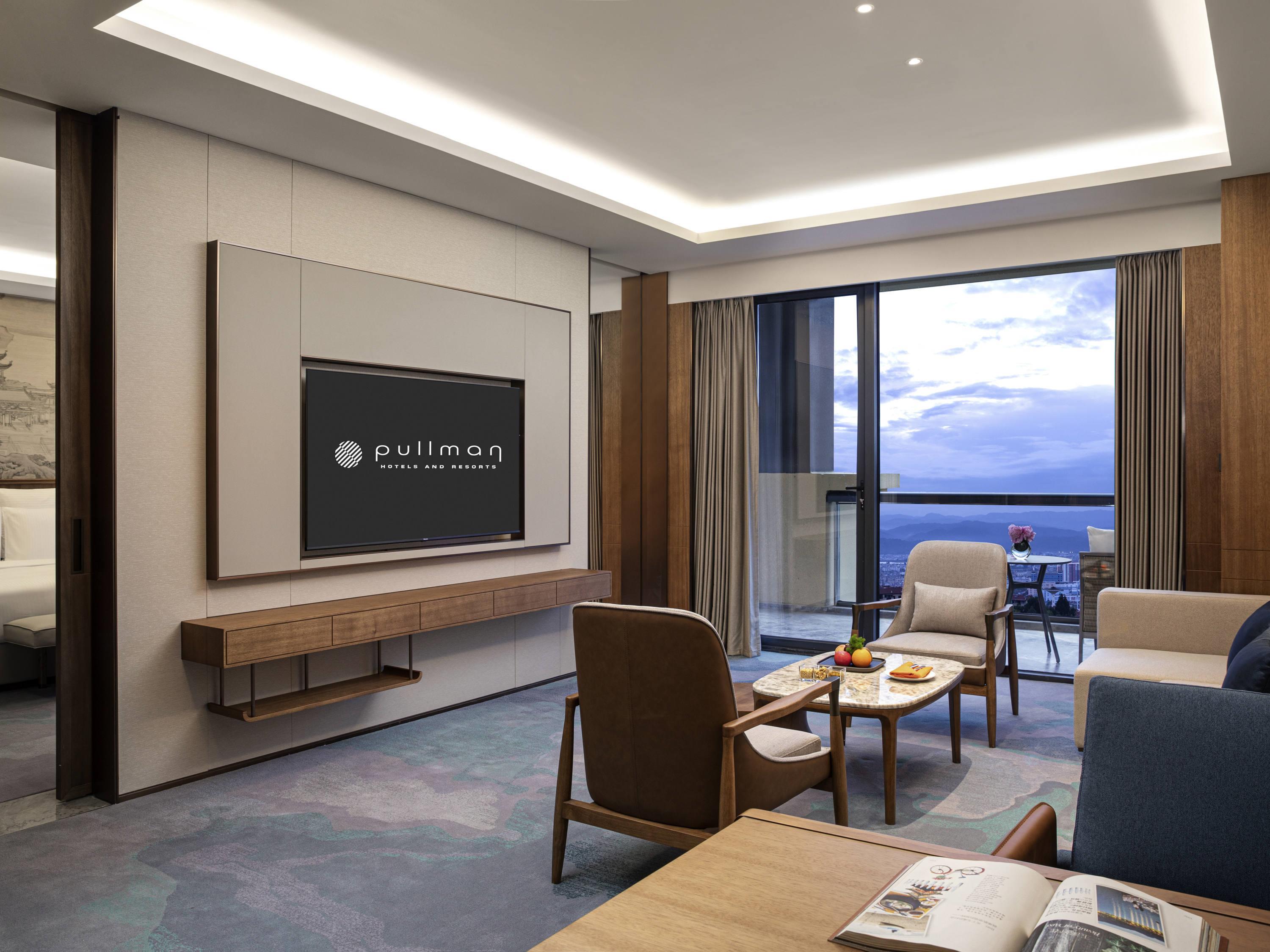 Pullman Yuxi Falcon Room Type - EXECUTIVE SUITE, Lounge Access,1 King Size Bed, Private Balcony, City View Pullman Yuxi Falcon Room Type - EXECUTIVE SUITE, Lounge Access,1 King Size Bed, Private Balcony, City View