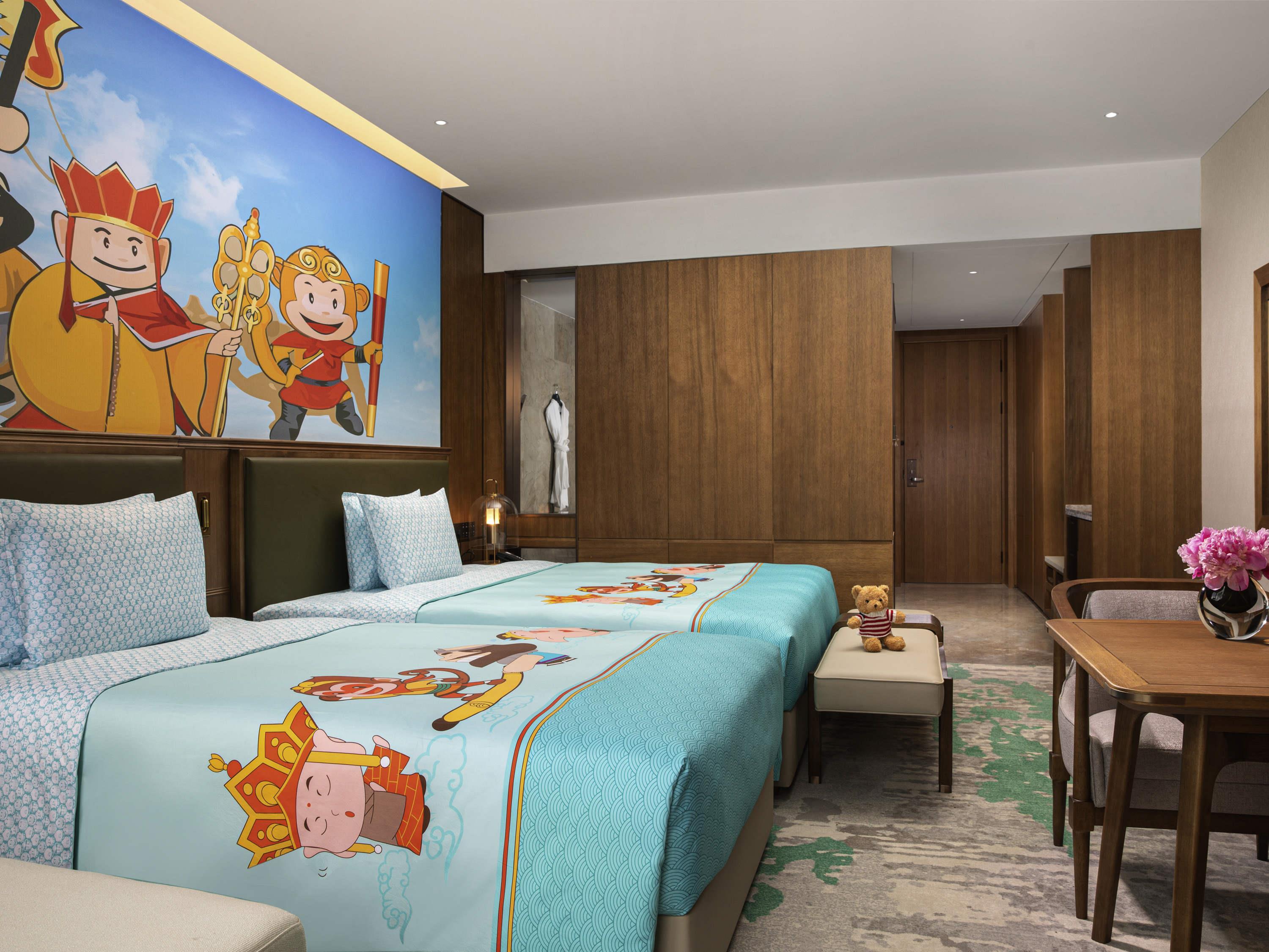 Pullman Yuxi Falcon Room Type - FAMILY ROOM,1 King Size Bed + 1 Single Size Bed, City View