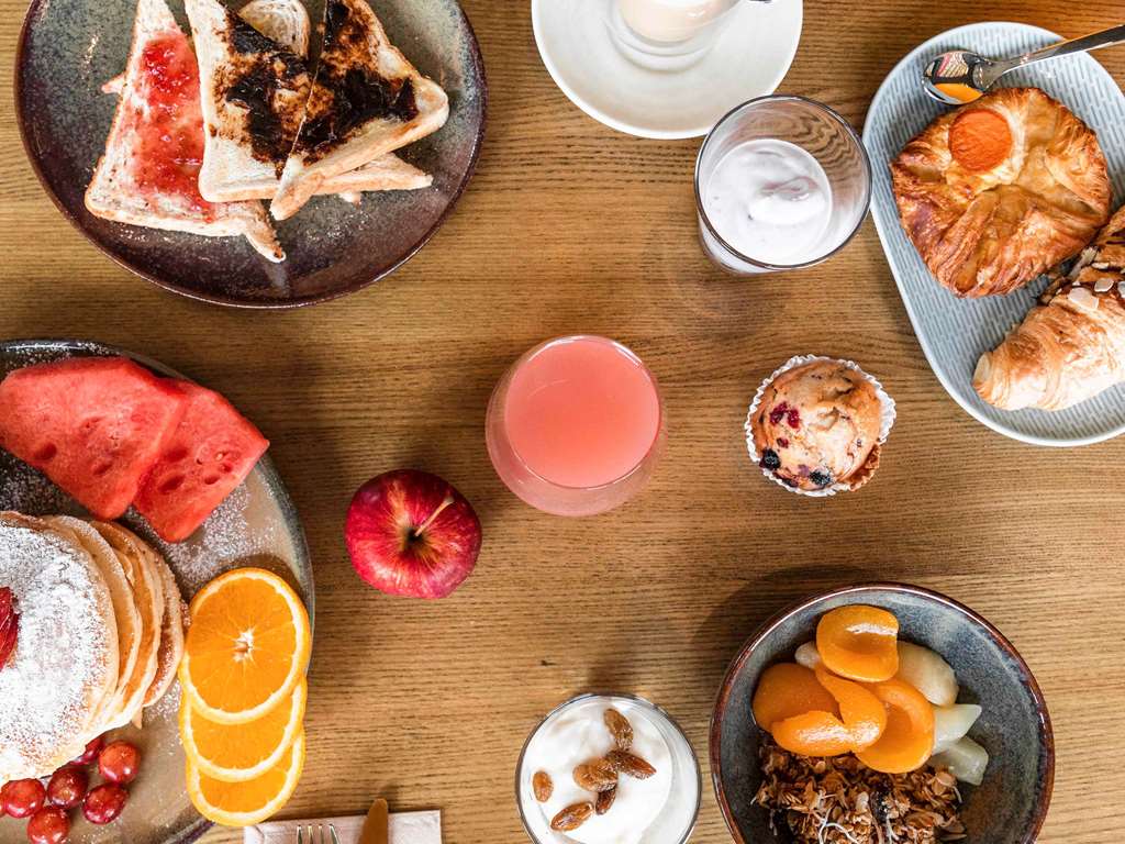 Novotel Devonport - Breakfast Area