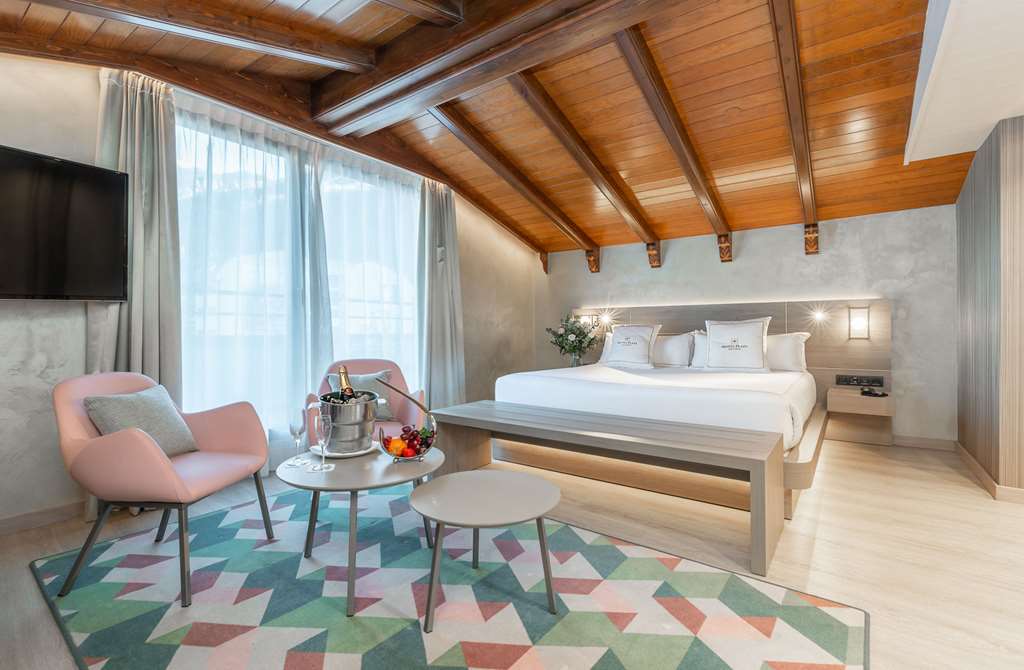 Hotel Plaza Andorra-guestroom-Guest Room,On-Site.jpg