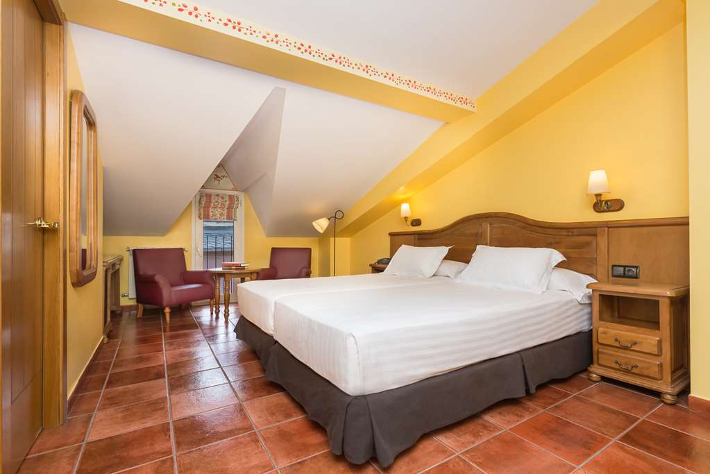 Hotel Ski Plaza and Wellness-guestroom-Guest Room,On-Site.jpg