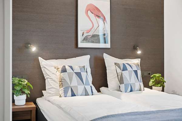 1 Queen Bed, Non-Smoking, Economy Room, Work Desk, Wi-Fi, Full Breakfast