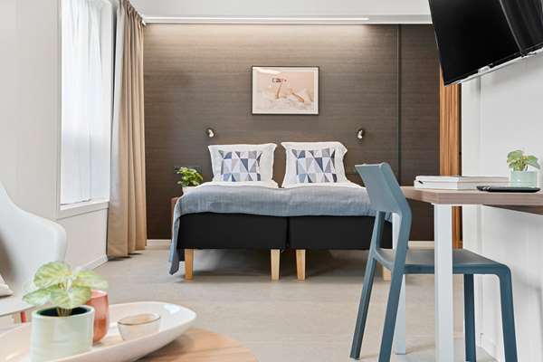 Accessible - 1 Queen, Mobility Accessible, Roll In Shower, Family Room, Sofabed, Wi-Fi, Non-Smoking, Full Breakfast