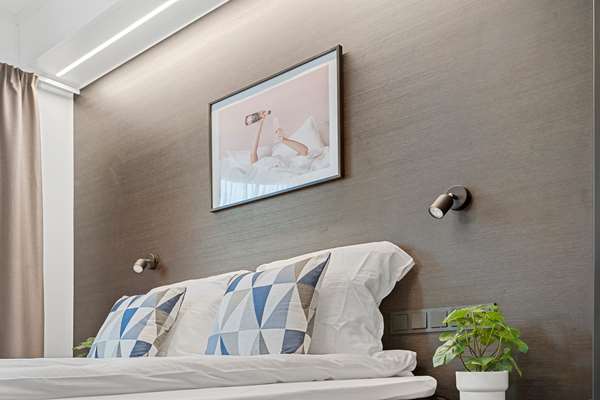 Accessible - 1 Queen, Mobility Accessible, Roll In Shower, Family Room, Sofabed, Wi-Fi, Non-Smoking, Full Breakfast