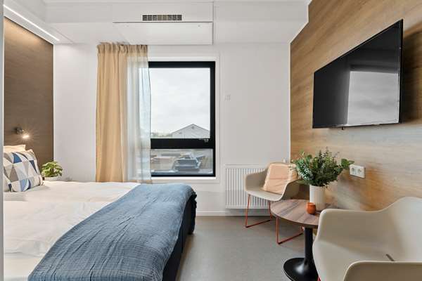 1 Queen Bed, Non-Smoking, Economy Room, Work Desk, Wi-Fi, Full Breakfast