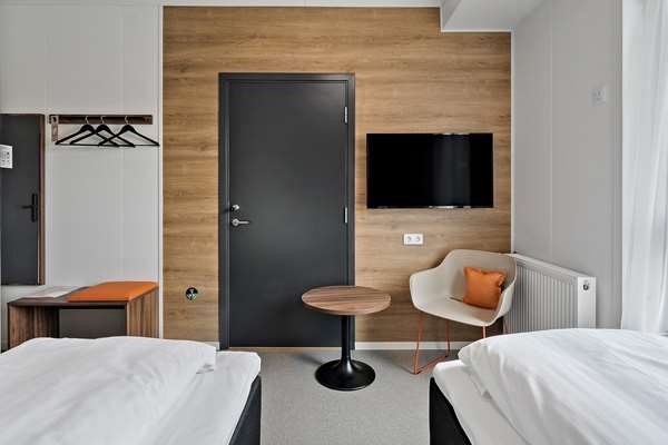 2 Single Beds, Non-Smoking, Economy Room, Work Desk, Wi-Fi, Full Breakfast