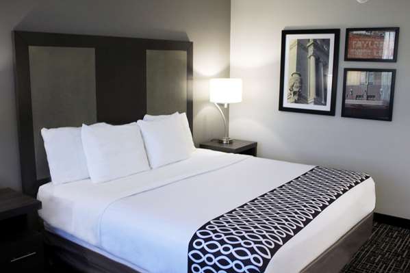  - La Quinta Inn & Suites Downtown Indianapolis - I-65 & I-70, Exit 111