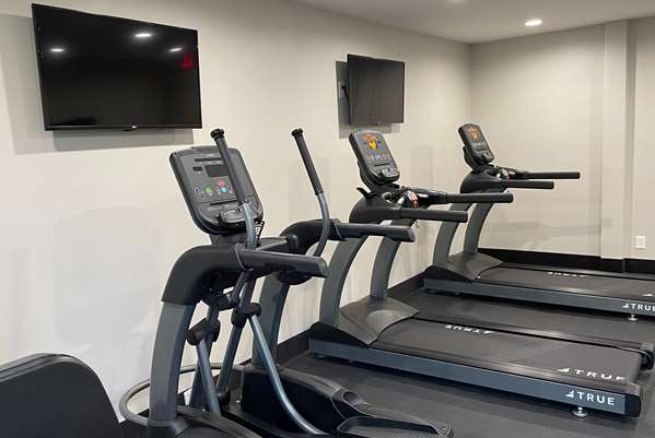 Fitness/ Exercise Room - La Quinta Inn & Suites Downtown Indianapolis - I-65 & I-70, Exit 111
