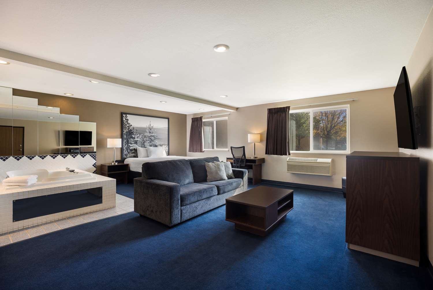 1 King Bed Suite Non-Smoking image