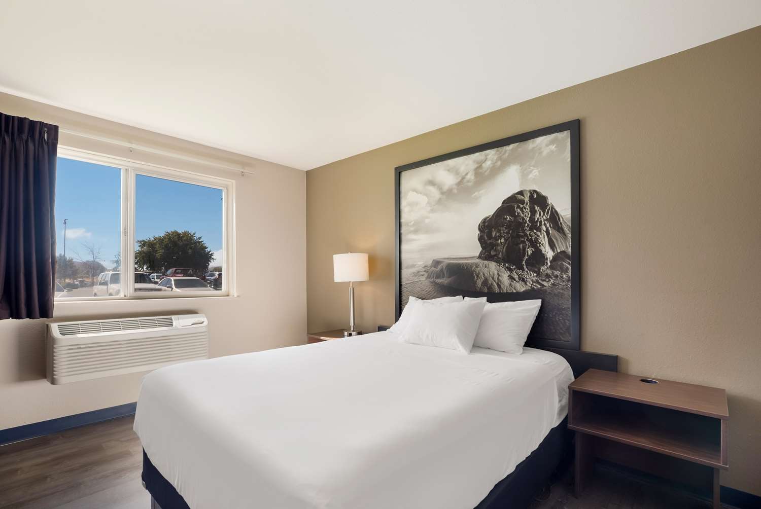 1 Queen Bed Accessible NS image