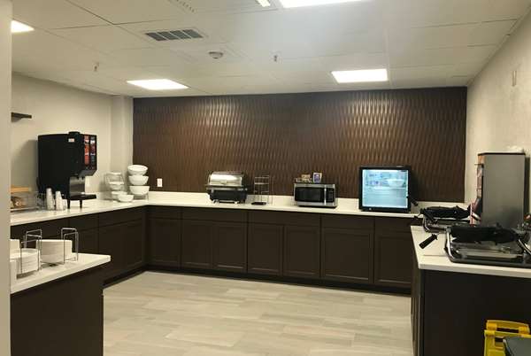  - Wingate by Wyndham Hotel Williamsburg