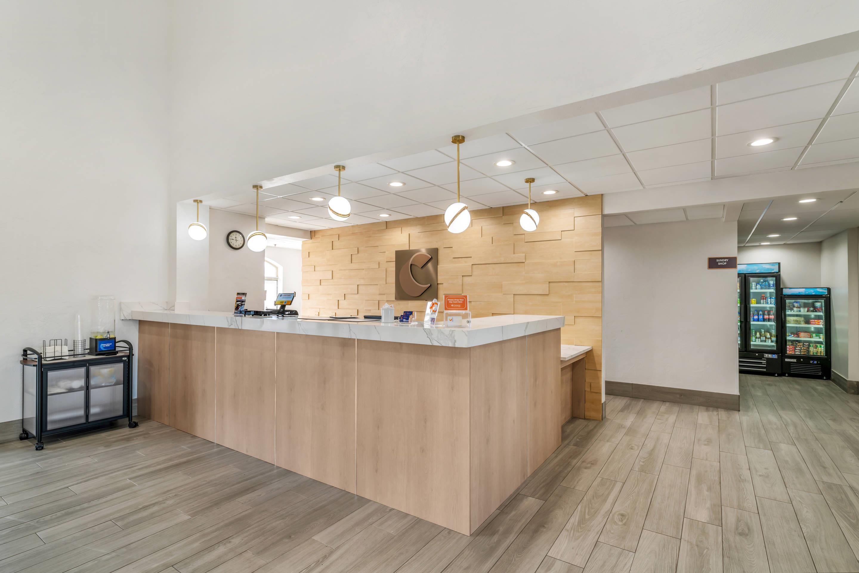 Front desk | Comfort Inn & Suites