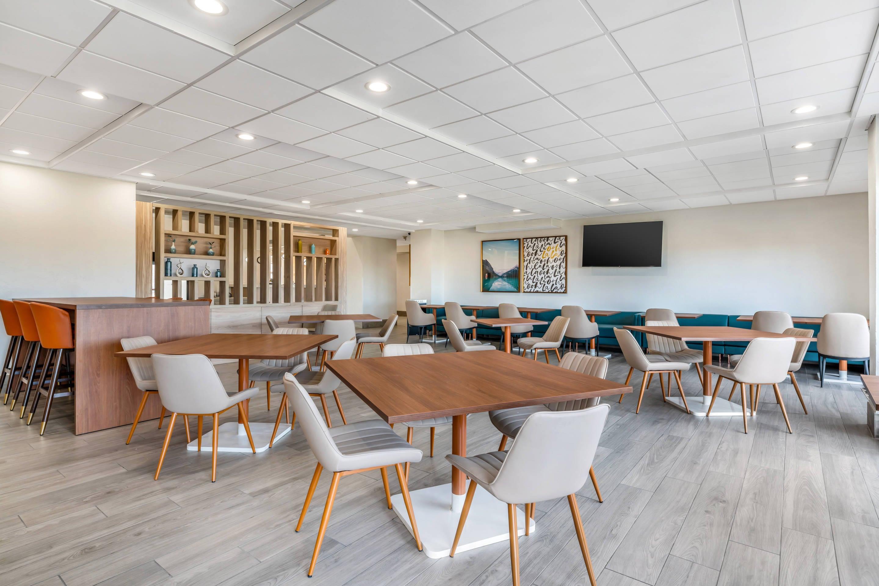 Breakfast area | Comfort Inn & Suites